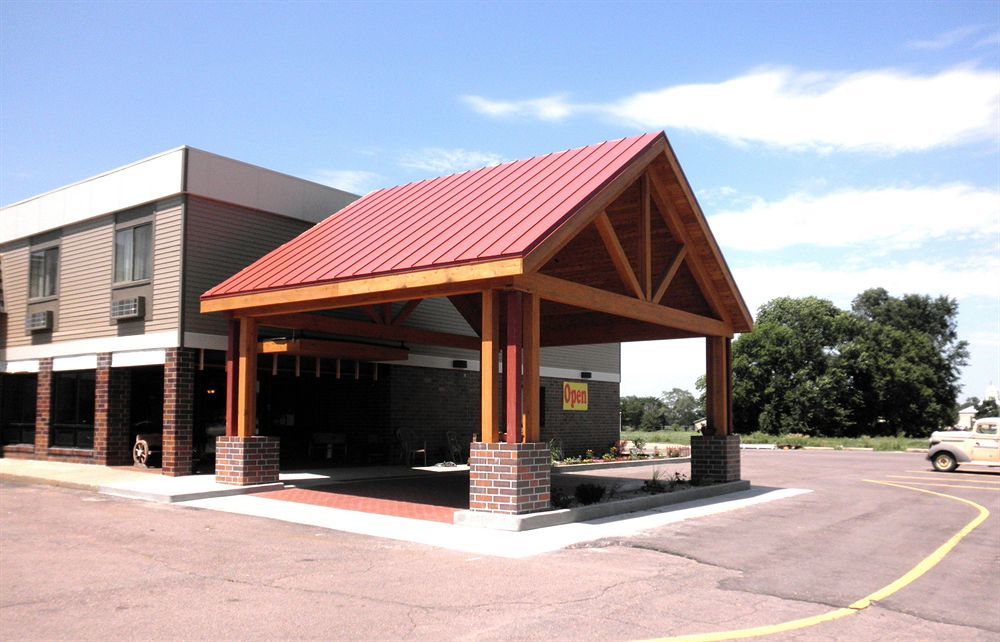 Prairie Inn Vermillion Exterior photo