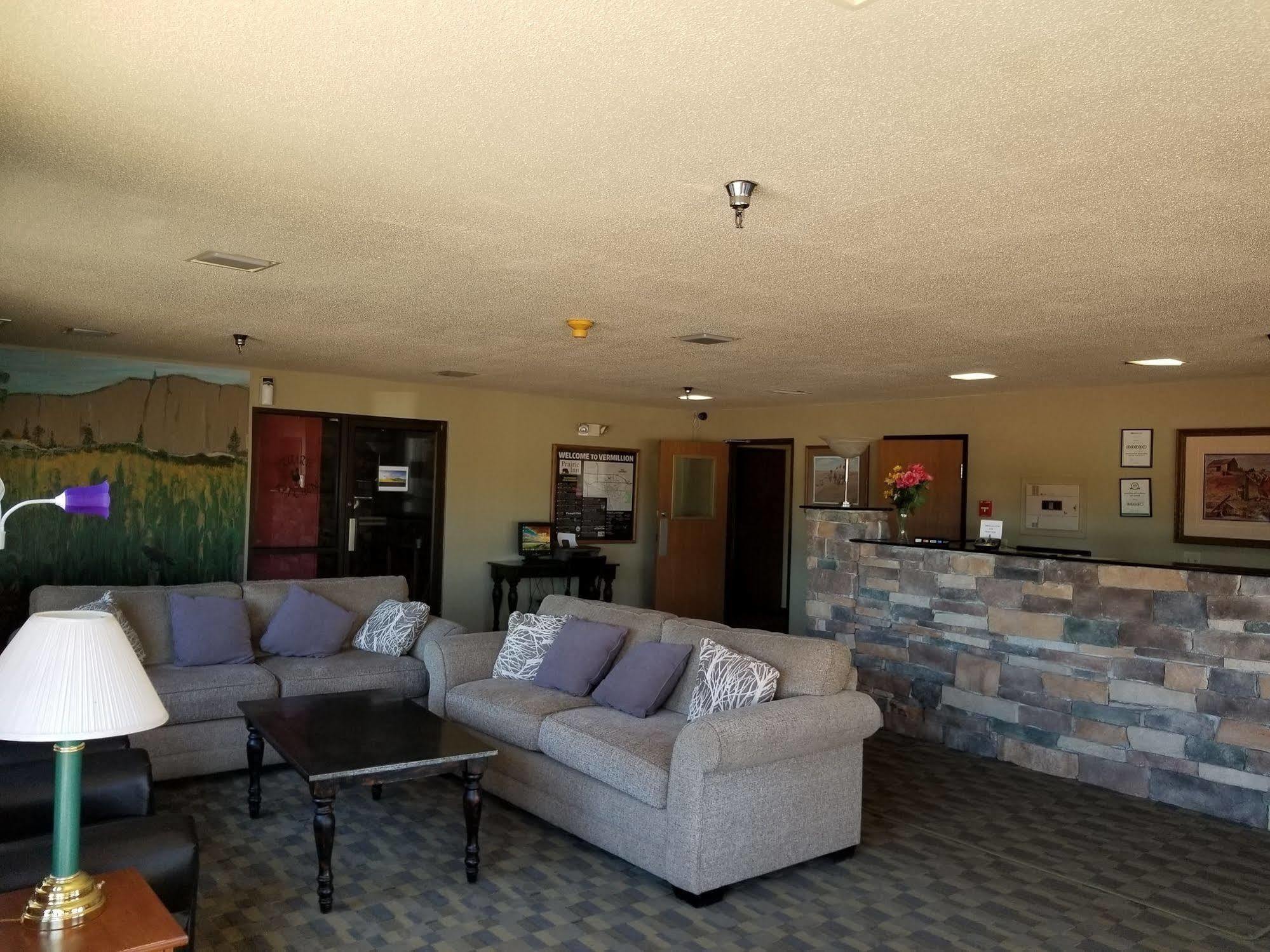 Prairie Inn Vermillion Exterior photo