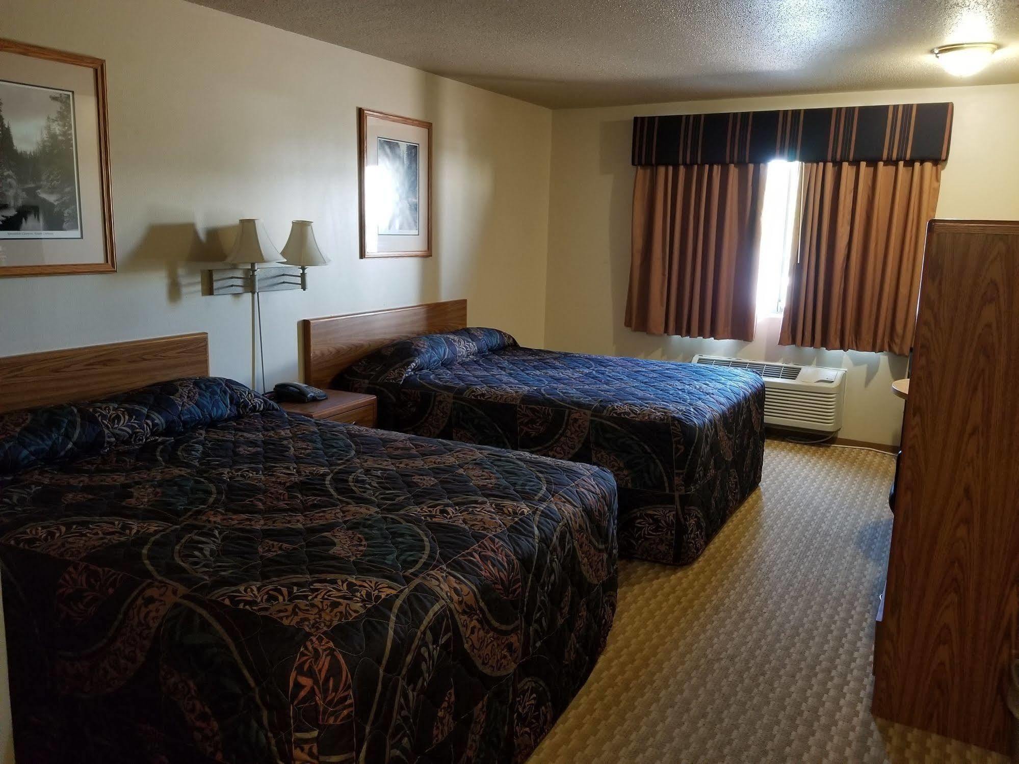 Prairie Inn Vermillion Exterior photo