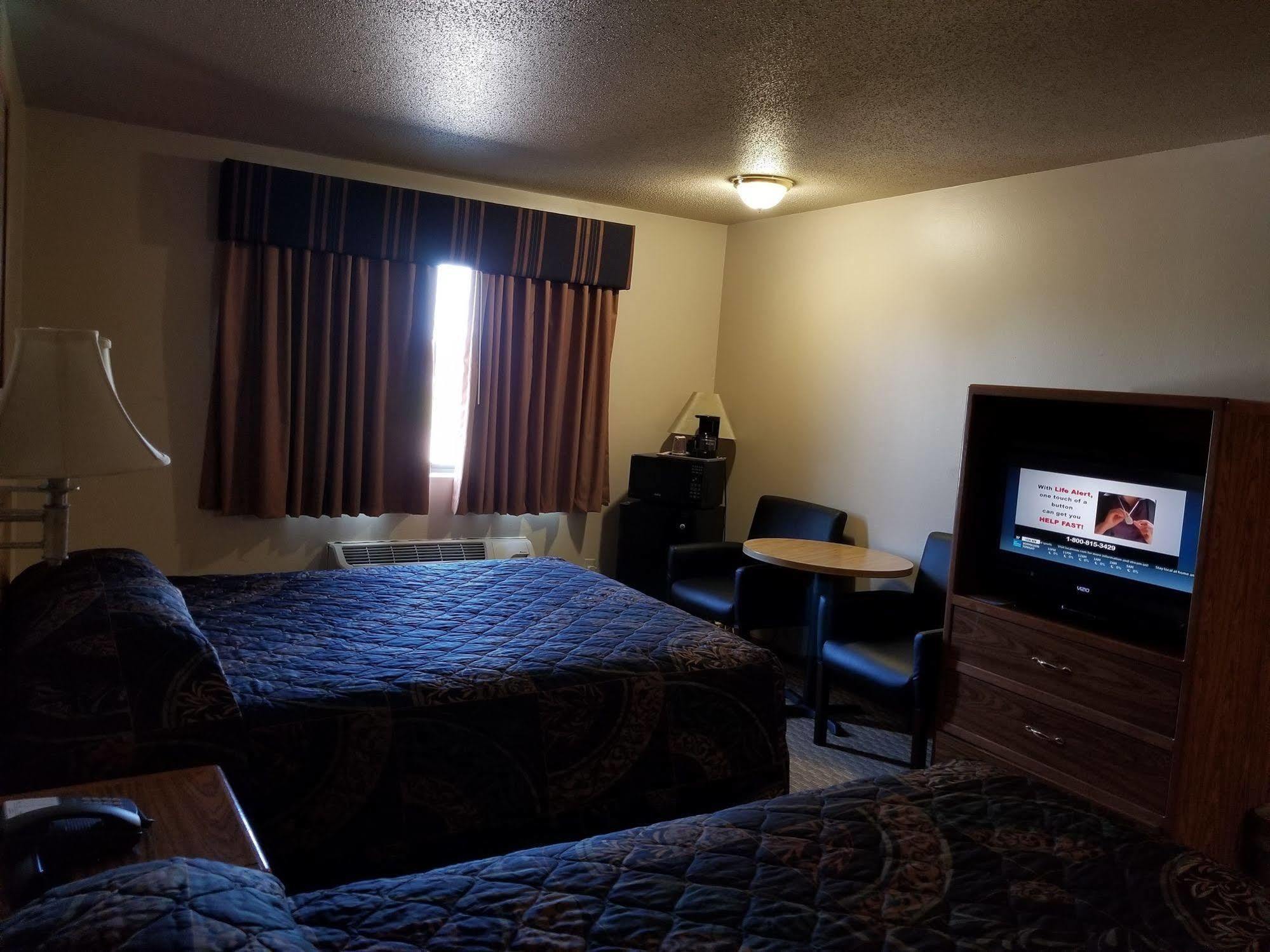 Prairie Inn Vermillion Exterior photo