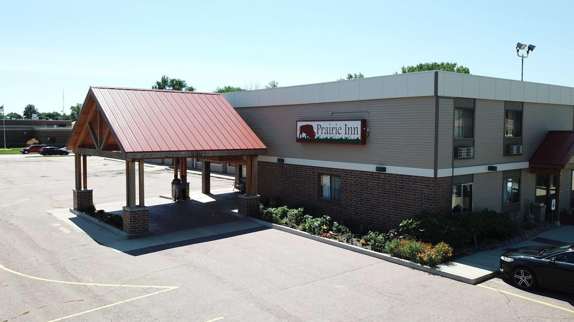 Prairie Inn Vermillion Exterior photo