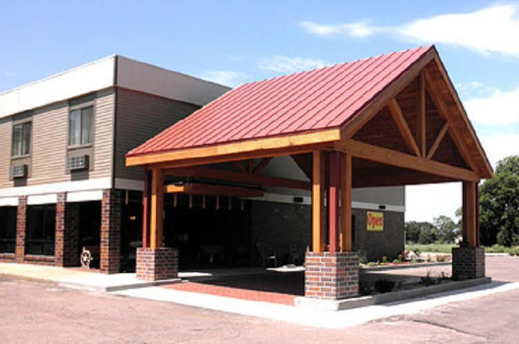 Prairie Inn Vermillion Exterior photo